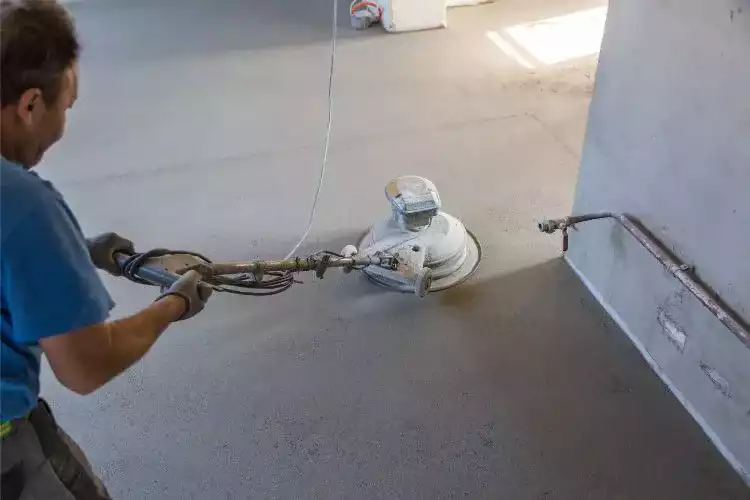 Préparer la surface du sol avant le carrelage  