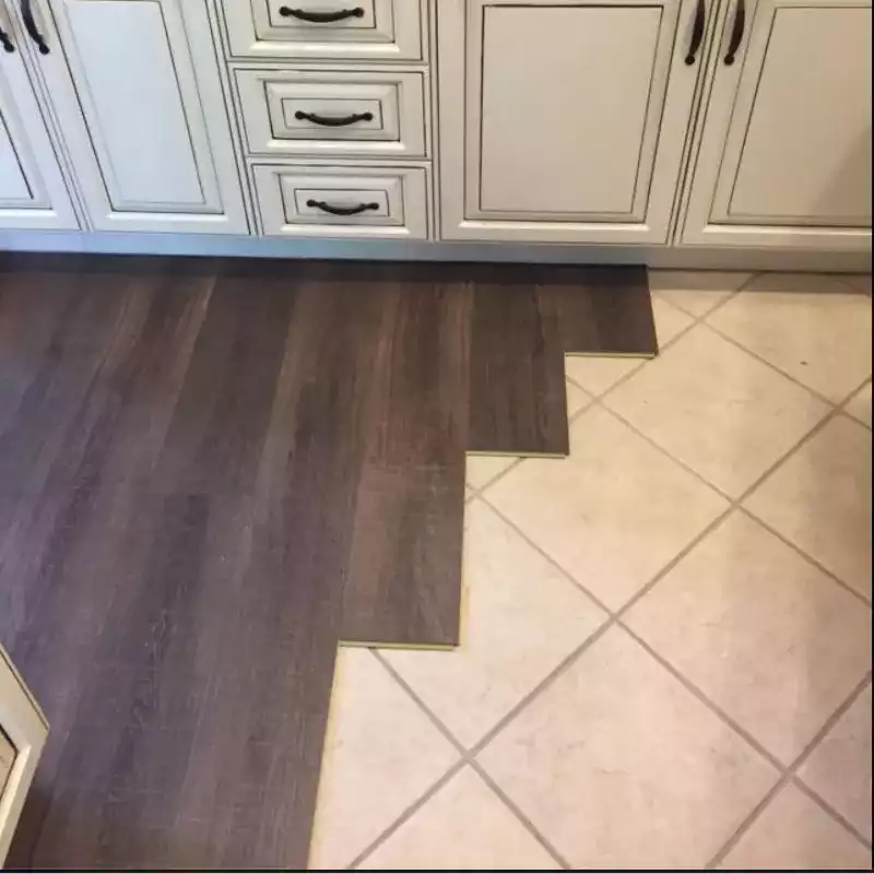 L'évaluation de l'état du carrelage et du niveau du sol