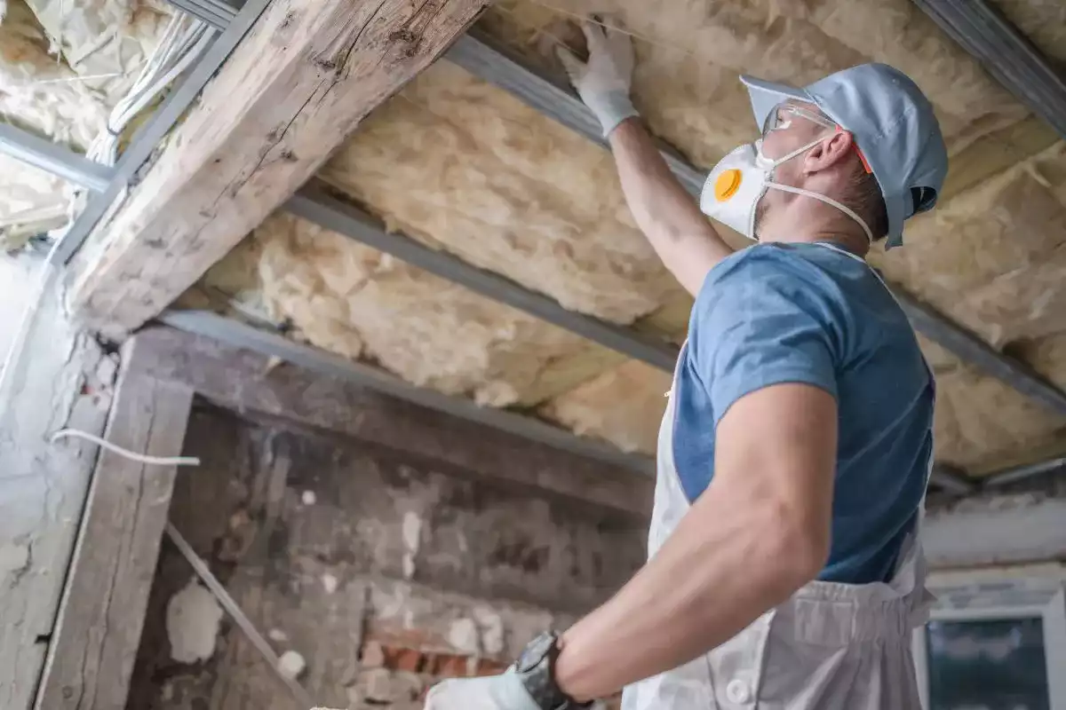 Comment isoler un plafond phoniquement ?