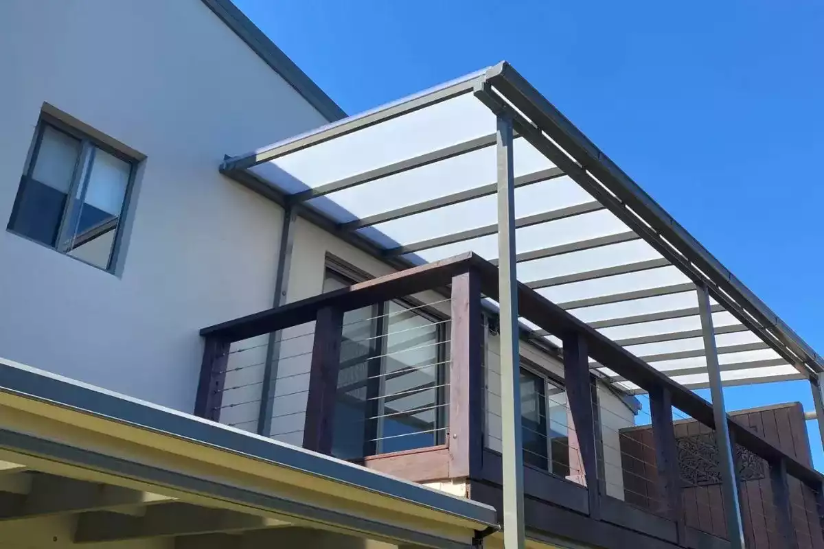 Comment isoler un toit de véranda en polycarbonate ?