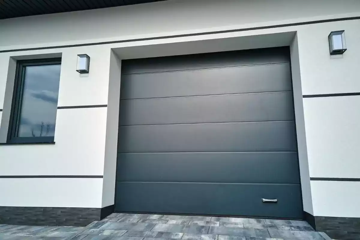 Comment ouvrir une porte de garage électrique de l'extérieur facilement ?