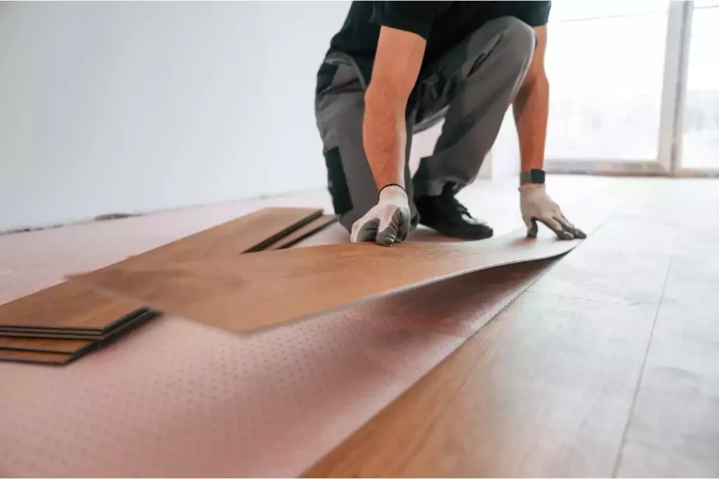 comment poser du parquet flottant sur de la moquette ?