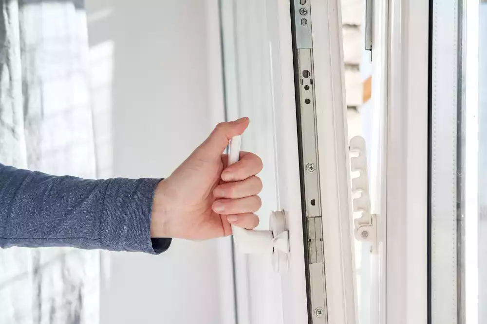 D’où provient le blocage d’une poignée de fenêtre en PVC ?