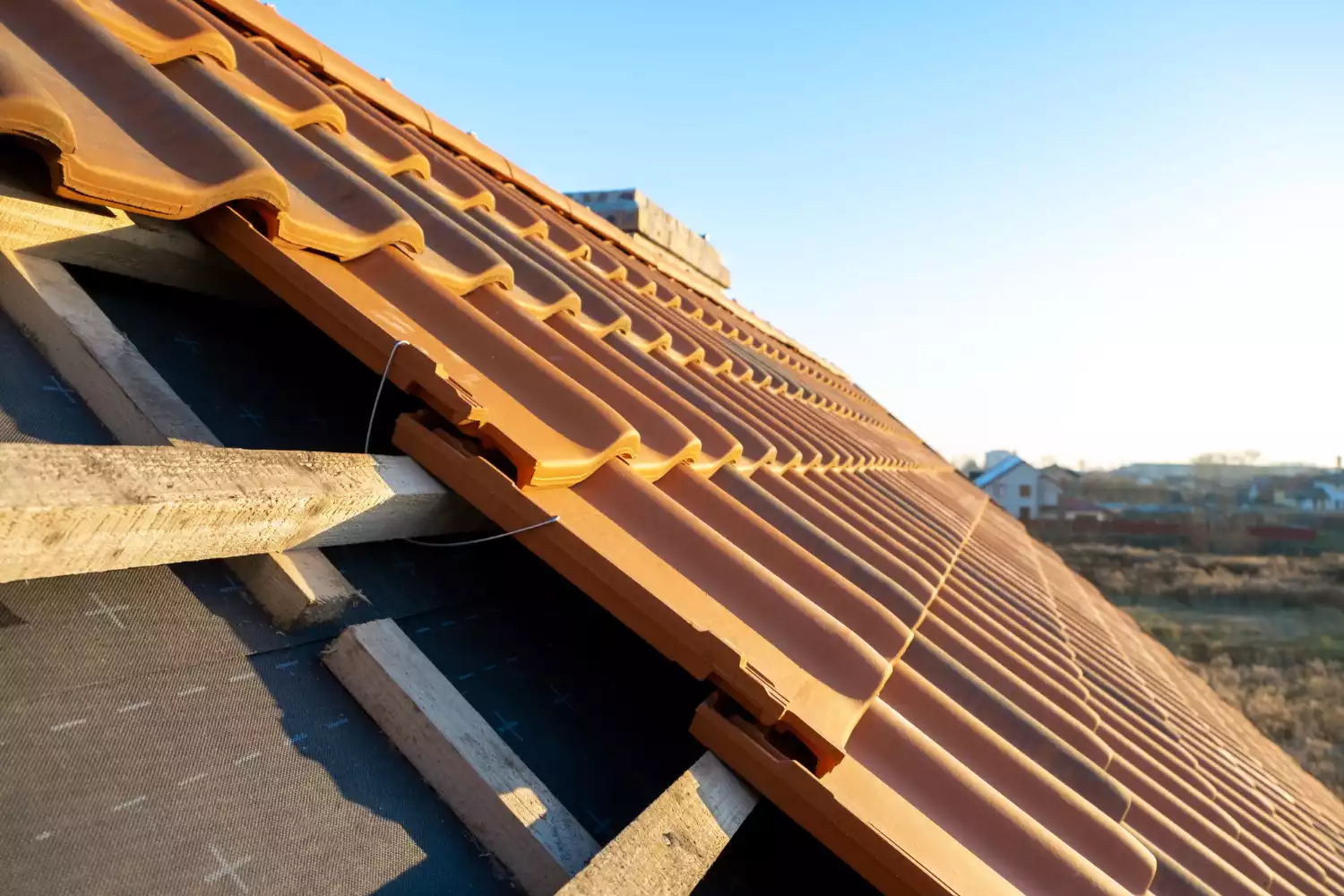 Toiture chaude ou toiture froide : comment faire le bon choix pour votre projet ?
