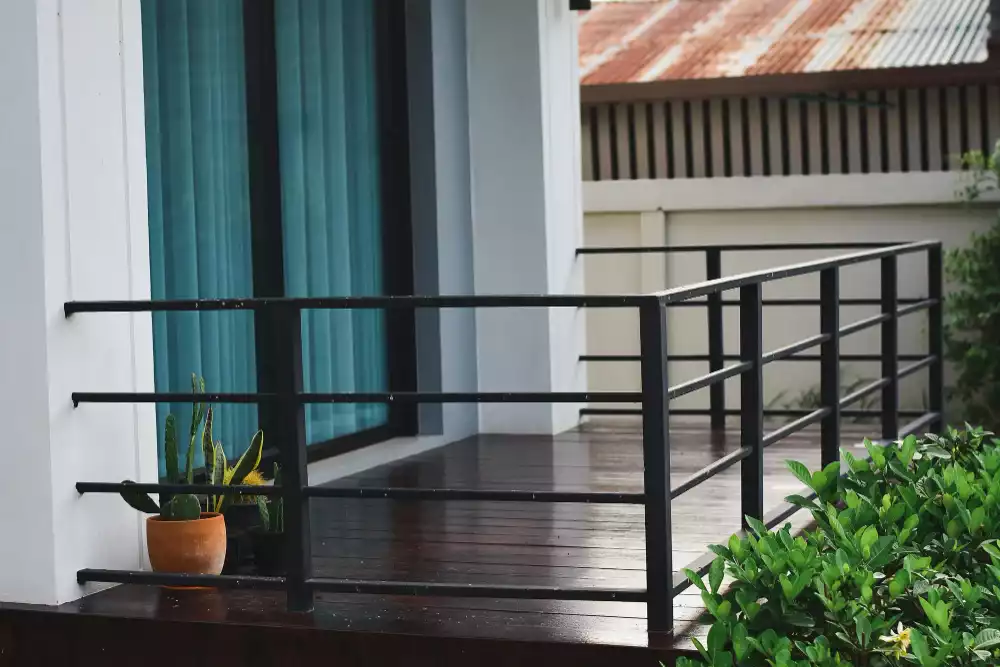 Comment choisir un garde-corps sécurisé pour votre maison en Normandie ?