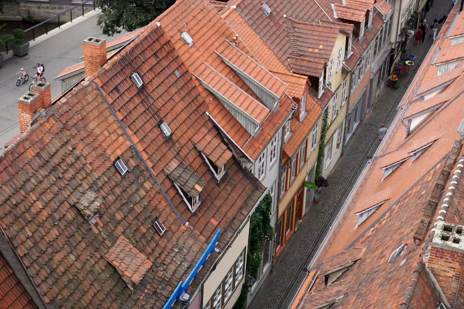 Comment séparer une toiture mitoyenne en toute conformité ?