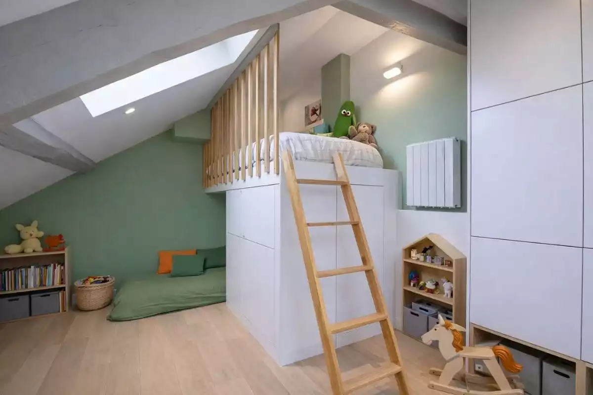 Optimiser l’espace en aménageant une chambre mezzanine sous les combles