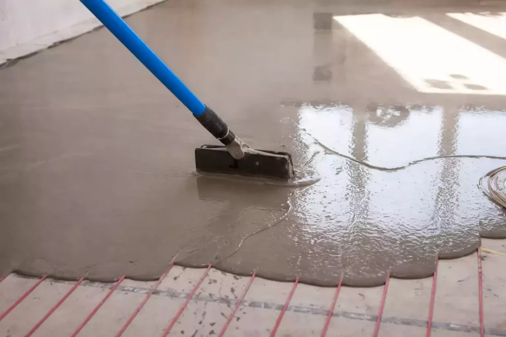 Préparer la chape avant application du béton ciré