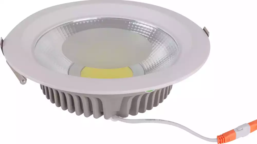 La série, un câblage réservé aux LED avec driver adapté